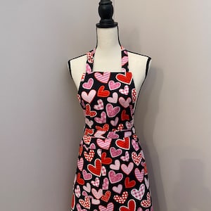 Valentines apron~ pink hearts apron~gift for her~ pink apron~Pink hearts apron~ Heart aprons~ holiday apron~ valentines gift~ ladies apron