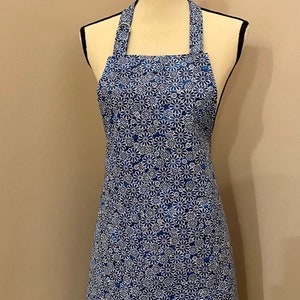Daisy apron~ blue daisy print apron~ floral apron ~ daisies apron~canvas Daisy apron~ Christmas  gift~ gift for her~ ladies apron