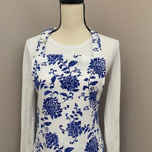 Blue Floral apron ~floral print apron~blue and white floral apron~ blue apron~chef apron~ladies apron~ apron with flowers ~ Mom  gift