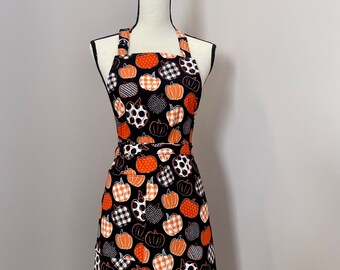 Pumpkin apron~ gingham pumpkin apron~ polka dot pumpkins apron~ Fall apron~ Halloween apron~thanksgiving apron~pumpkin carving gift