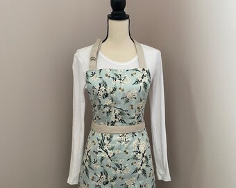 Bee apron~ flowers and bees apron~blue floral bees apron~ blue apron~ twill  apron~ ladies bees apron ~ Mother’s Day  gift~ blue bees apron