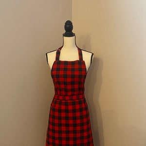 Red and black apron~ Buffalo check apron~Buffalo plaid apron~checkered apron~ gift for a baker ~ Christmas  gift~ ladies apron~women’s apron