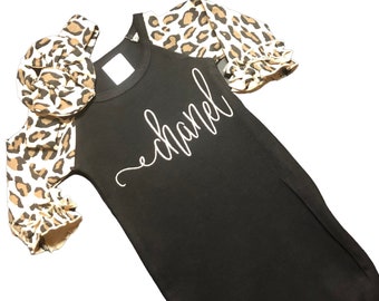 Robe de bébé à imprimé léopard avec bandeau, robe de bébé à imprimé animal, tenue à la maison pour fille, robe de bébé personnalisée, robe de bébé brodée