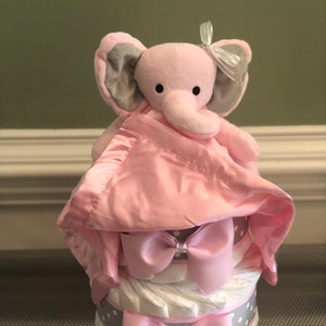 Gâteau de couches éléphant rose avec couverture de sécurité, éléphant rose, éléphant brodé, cadeau de baby shower, pièce maîtresse de baby shower image 5