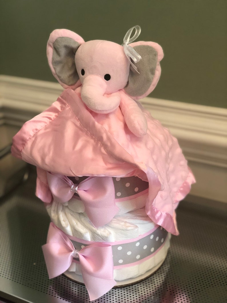 Gâteau de couches éléphant rose avec couverture de sécurité, éléphant rose, éléphant brodé, cadeau de baby shower, pièce maîtresse de baby shower image 6