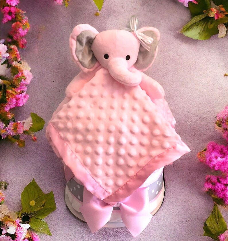 Gâteau de couches éléphant rose avec couverture de sécurité, éléphant rose, éléphant brodé, cadeau de baby shower, pièce maîtresse de baby shower image 2