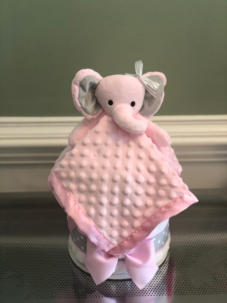 Gâteau de couches éléphant rose avec couverture de sécurité, éléphant rose, éléphant brodé, cadeau de baby shower, pièce maîtresse de baby shower image 7
