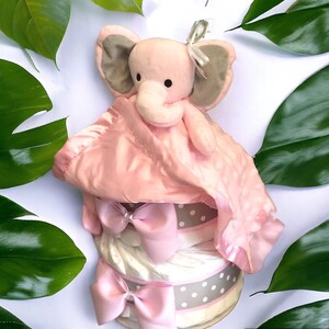 Gâteau de couches éléphant rose avec couverture de sécurité, éléphant rose, éléphant brodé, cadeau de baby shower, pièce maîtresse de baby shower image 3