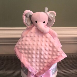 Gâteau de couches éléphant rose avec couverture de sécurité, éléphant rose, éléphant brodé, cadeau de baby shower, pièce maîtresse de baby shower image 4