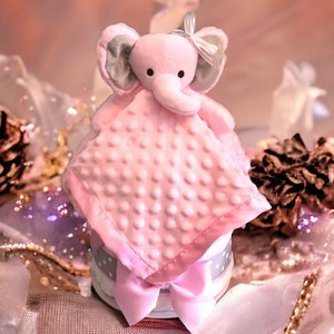 Pastel de pañales de elefante rosa con manta de seguridad, Lovie de elefante rosa, Lovie bordado, regalo de baby shower, pieza central de baby shower