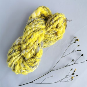 Lemon yellow grey-white handspun wool art yarn for weaving craft.