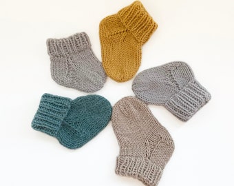 Baby Socks Knitting Pattern, Seamless Top Down Baby Booties, Easy Knit Socks, Sizes Newborn to Toddler, Beginner Friendly, Digital Download