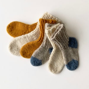CALCETINES SENCILLOS PARA BEBÉ, Calcetines tejidos para bebé, Patrón de calcetines para recién nacido, Calcetines tejidos sencillos, Patrón de tejido para bebé, Niña, Calcetines cálidos para bebé