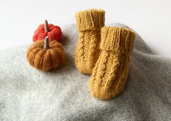 Newborn baby clearance socks knitting pattern