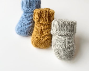 EASY BABY SOCKS Knitting Pattern, Perfect for Newborns and Baby Shower, Newborn socks pattern, Knitted baby socks, Baby knitting pattern