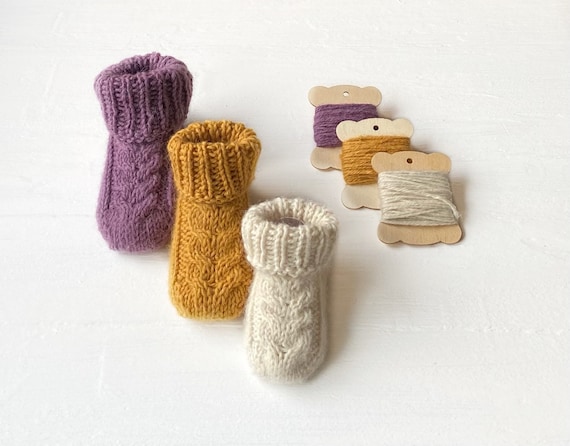 Newborn baby top socks knitting pattern