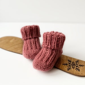 BABY SOCKS pattern, Easy Knit baby socks, Newborn socks pattern, Simple knit infant socks, Baby knitting pattern, seamless baby socks image 1