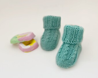 COZY BABY Booties Knitting Pattern, Step-by-Step Photo Tutorial, Perfect for Newborns, Cable Knit Booties, Cable Design