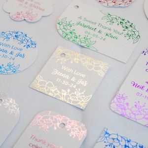 Étiquettes-cadeaux |  Étiquette personnalisée en feuille d'or | Etiquettes pour cadeaux de mariage | Étiquettes florales | Formes, tailles et couleurs métalliques personnalisées | Tags pour la douche nuptiale