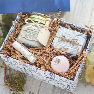 Custom Aromatherapy Spa Gift Set, Natural Skin Care, Relaxing Gift for Mom, Self Care Gift Box, Bath & Beauty, Mothers Day Gift, For Her