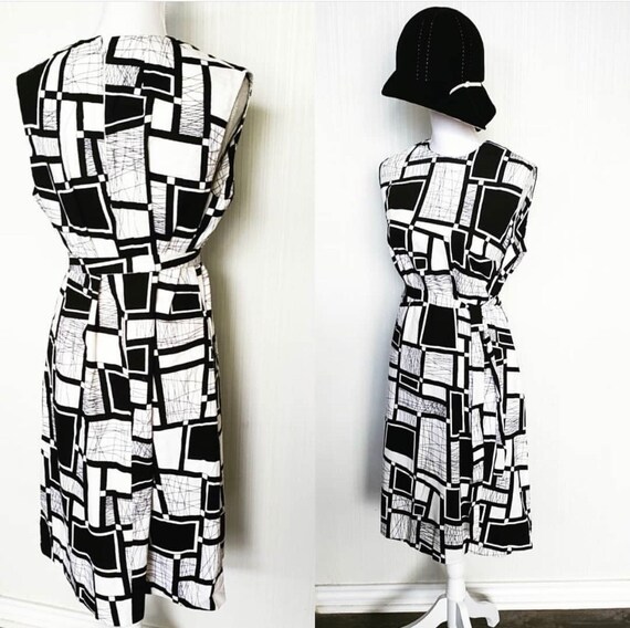 Vintage 1960s Barkcloth Mod Dress Black White