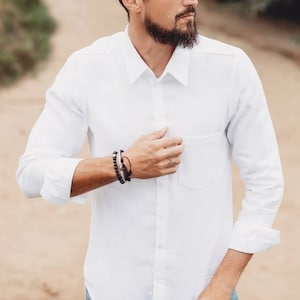 Tailliertes Leinenhemd für Herren. Perfekt für alle Gelegenheiten, weicher Leinenstoff.