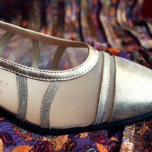 vintage 1960's gold pumps  low heels wedding shoes