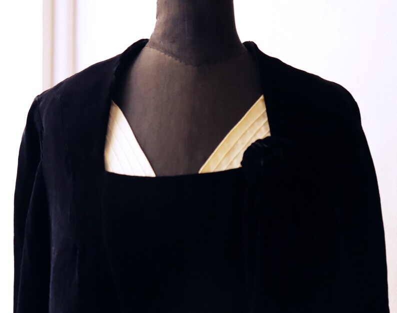 Antique 1910 Edwardian black velvet dress Downton Abbey 1910 style original black velvet dress Gothic and steampunk black velvet dress