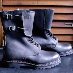 black leather combat boots, military black leather boots, vibram roccia block combat boots