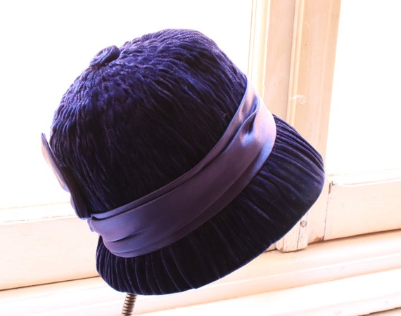 40's vintage, original blue/purple velvet and sat