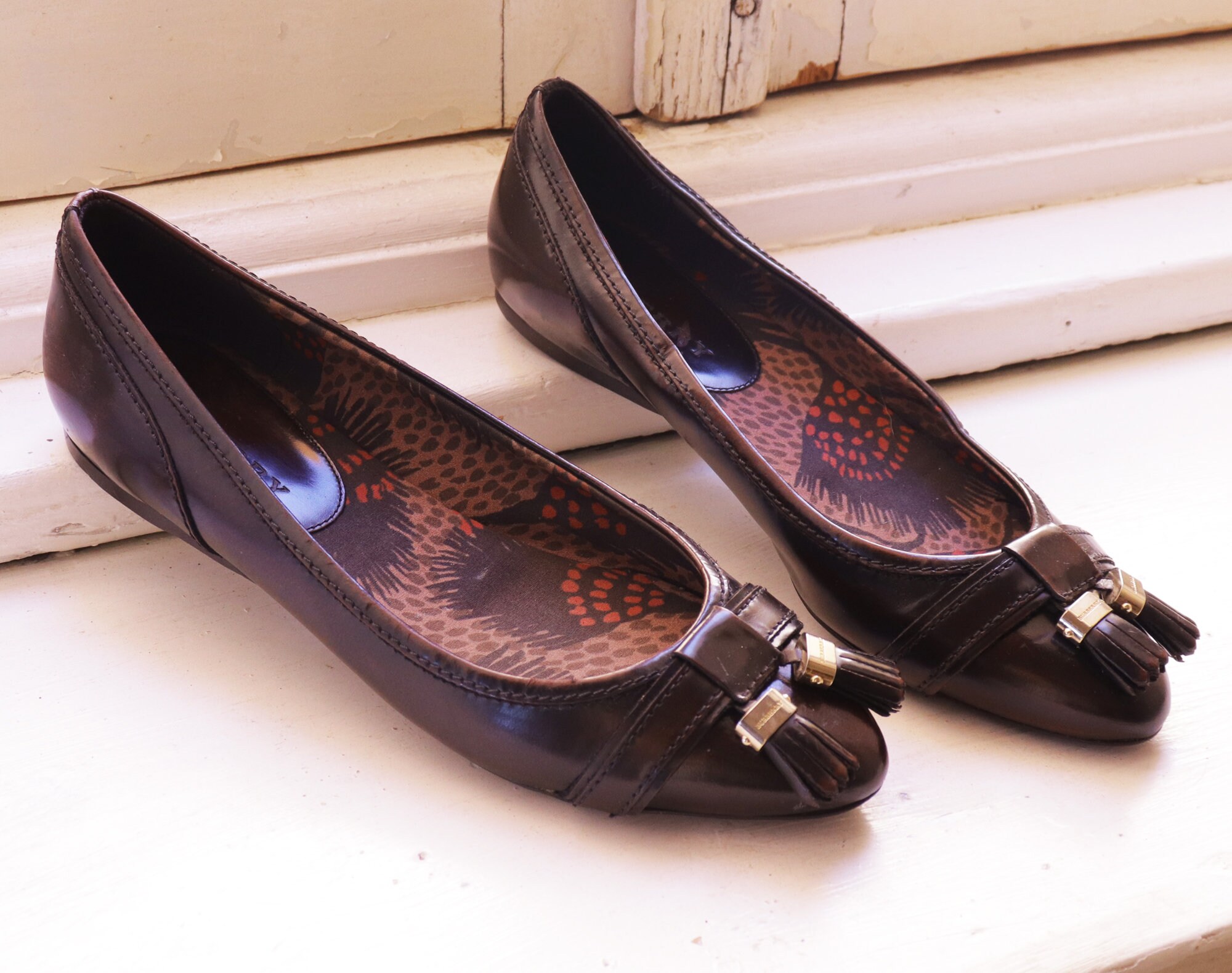 NEW Burberry Vintage Leather Flats Burberry Ballet Flats for Women with Upper Leather for sale  main image 3