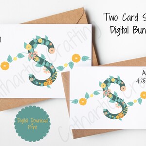 Può includere: Due modelli di biglietti digitali stampabili con una lettera "S" floreale in verde acqua con fiori gialli e rosa. I biglietti sono disponibili in due dimensioni: A7 (5x7 pollici) e A2 (4,25x5,5 pollici).