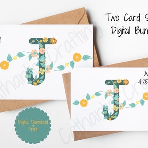 Può includere: Due modelli di biglietti d'auguri stampabili con la lettera J decorata con motivi floreali. I biglietti sono disponibili in due dimensioni: A7 (5x7 pollici) e A2 (4,25x5,5 pollici).