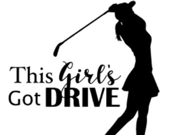 以下が含まれることがあります： ゴルフをしている人のシルエットで、黒と白で描かれており、「This Girl's Got Drive」というテキストが書かれています。