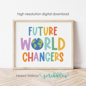 Peut inclure: Une affiche murale imprimable avec un texte color&eacute; superpos&eacute; qui dit "FUTURE WORLD CHANGERS" avec un globe terrestre bleu au centre. Le texte est dans un arc-en-ciel de couleurs, y compris le rouge, l'orange, le jaune, le vert, le bleu, le violet et le rose. Le fond est blanc.