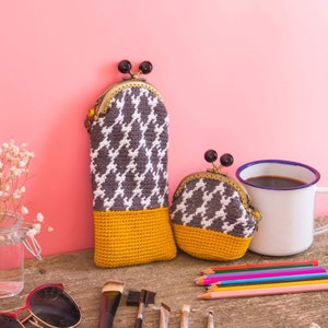Crochet Gift Set, Gift Set for Woman, Glasses Case and Coin Purse Gift Set, Kiss Clasp Coin Purse, Kiss Clasp Glasses Case, Gifts for Her.