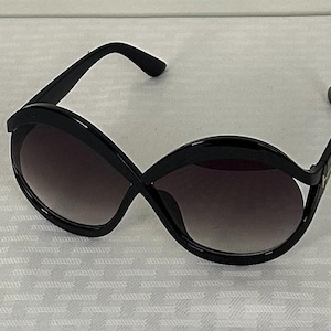Oversized Women&#39;s sunglasses