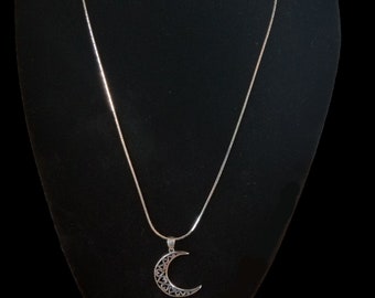 Sterling Silver Crescent Moon Pendant and Chain - Etsy