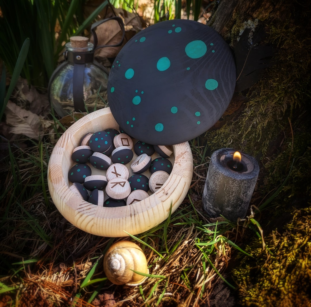 Poison Mushroom Matte Black and Green Wood Rune Set Maple Norse + Box ...