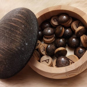 Pilz Brown Cap Holz Runenset Maple Norse + Box Handbemalt