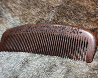 Peine vikingo grande de sándalo negro con runas Futhark y dientes medianos para barba y cabello, 6 pulgadas.