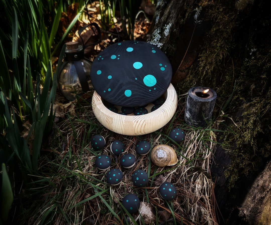 Poison Mushroom Matte Black and Green Wood Rune Set Maple Norse Box ...