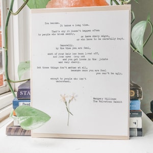 margery williams, het fluwelen konijn; schrijfmachine kunst, velveteen konijn citaat, literaire citaat, kinderboek, geperste bloemenkunst