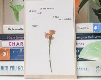 sappho, queer art, love never fails, Schriftsteller Geschenke, Gay Hochzeit Geschenk, minimalistische Galerie Wand, Schreibmaschine, Herbarium, Lgbtq Art