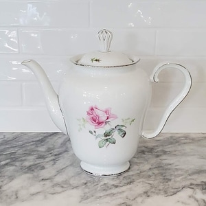 Royal Bayreuth Teapot-EXCELLENT CONDITION