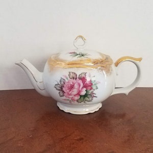 Vintage Ceramic Teapot with Gold Trimming-EXCELLENT CONDTION