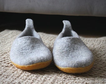 Warm felted slippers with rubber soles / wool slippers for women / comfortable indoor shoes / light grey wool