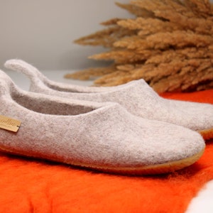Dames vilten wollen pantoffels, zachte en warme dames klompen, handgemaakte huismuiltjes, biologische pantoffels van natuurlijke wol, gezond cadeau moeder zus