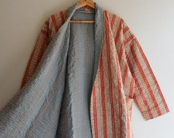 Veste courte courtepointe indienne kantha faite main, robe imprimée bloc, manteau court d'hiver, kimono que les femmes portent une veste matelassée ouverte sur le devant, cadeau pour elle