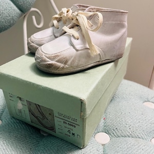 Vintage babyslofjes met doos